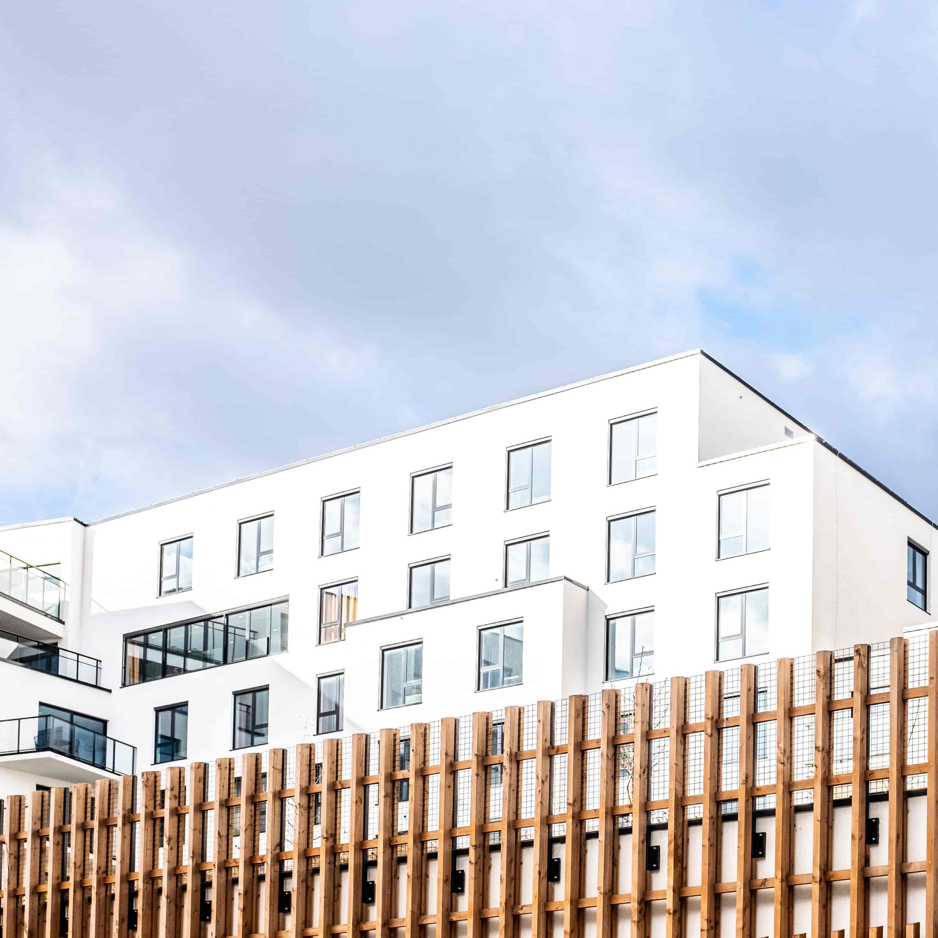 Construction d’une maison de santé avec des chambres et des lits médicaux
